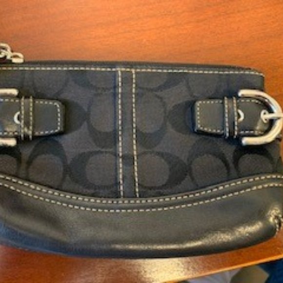 Coach wristlet - Picture 4 of 4